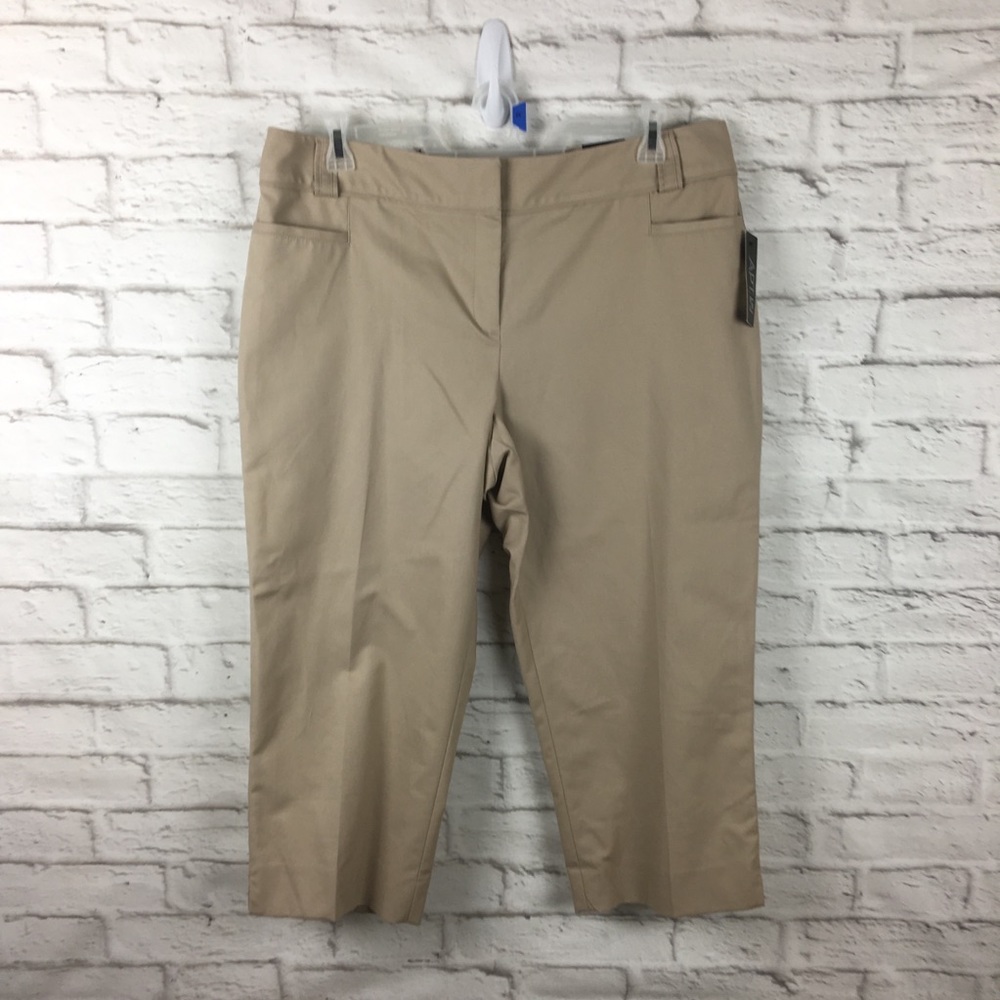Apt 9 khaki Capri plus 18 kohl’s NWT pockets C13